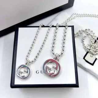 Gucci Interlocking G قلادة فضية سلسلة كرة حمراء