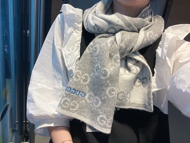 Gucci Interlocking GG وشاح كشمير تريكو 2