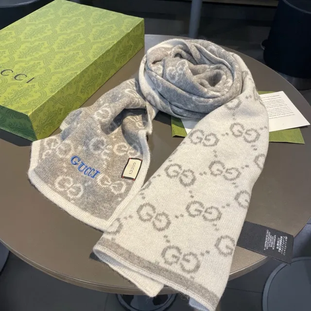 Gucci Interlocking GG وشاح كشمير تريكو 8