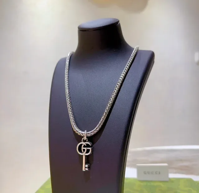 Collier Gucci pendentif clé chaîne tressée 3