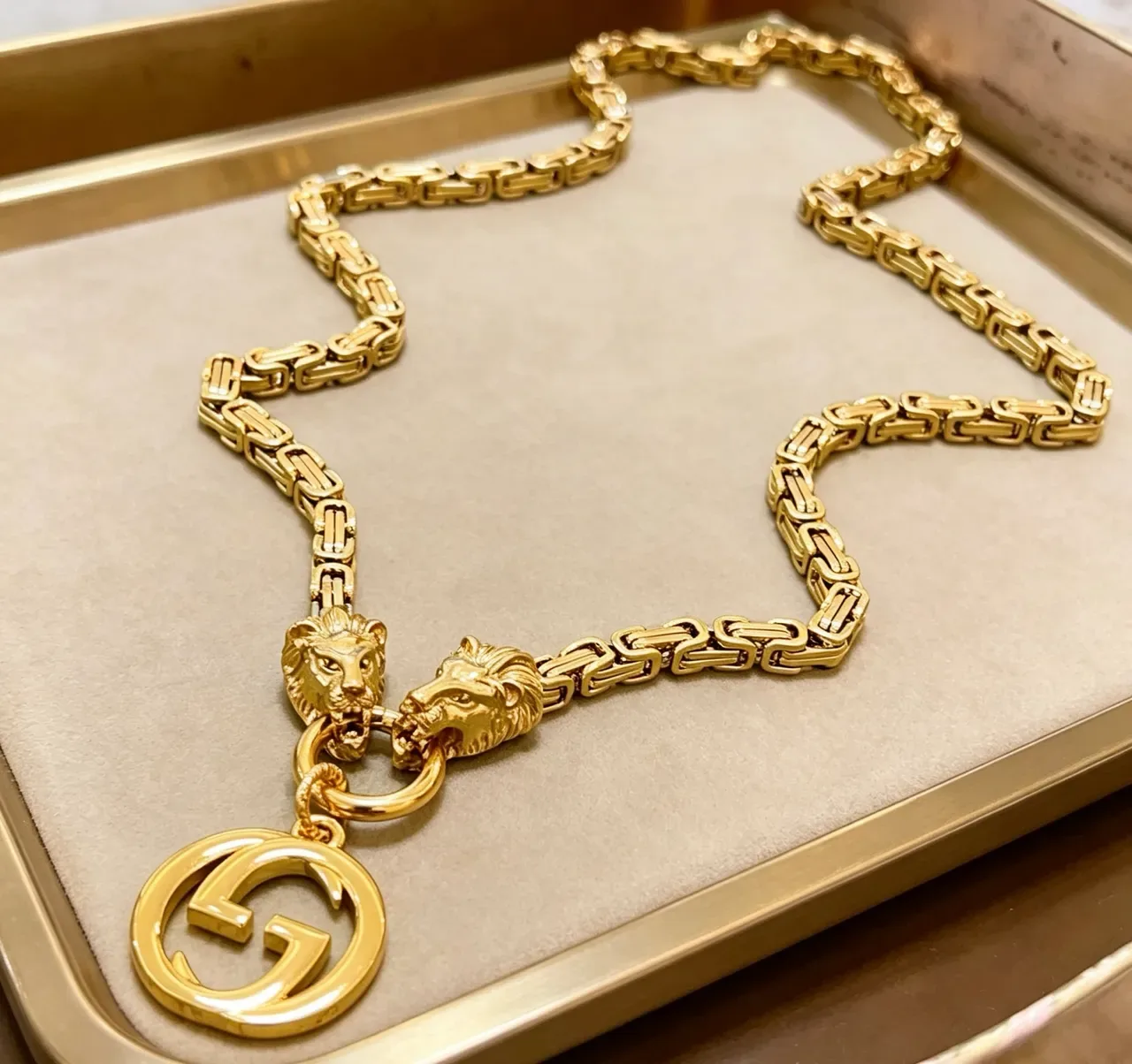Gucci Lion Head Chain Gold-Tone Interlocking G Pendant Necklace 9