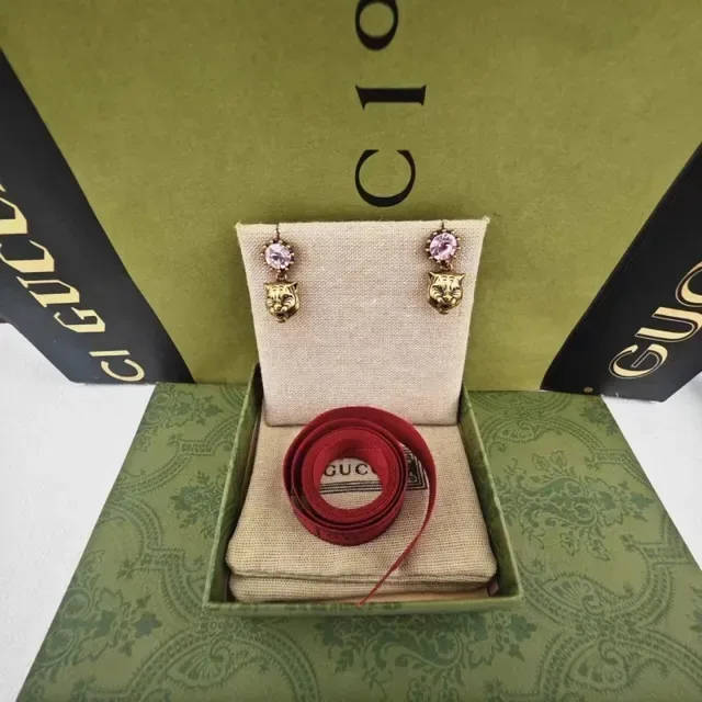 Gucci Lion-Head Crystal Stud Earrings 8