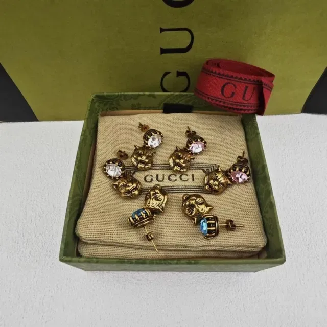 Gucci Lion-Head Crystal Stud Earrings 9