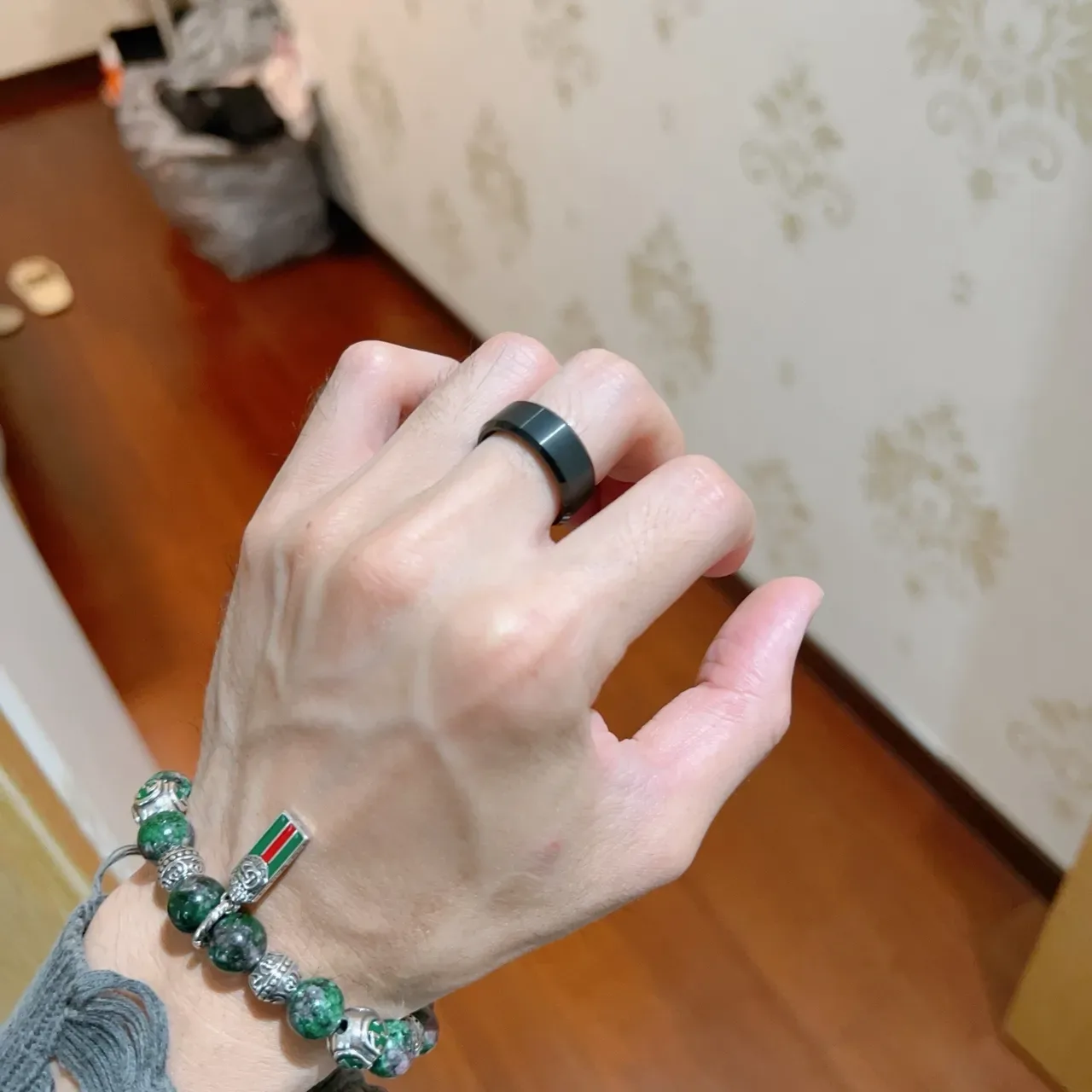 Gucci Matte Black Beveled Band Ring 8