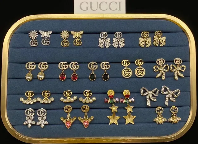 Gucci أقراط كريستال متعددة الألوان نمط GG تشكيلي 4
