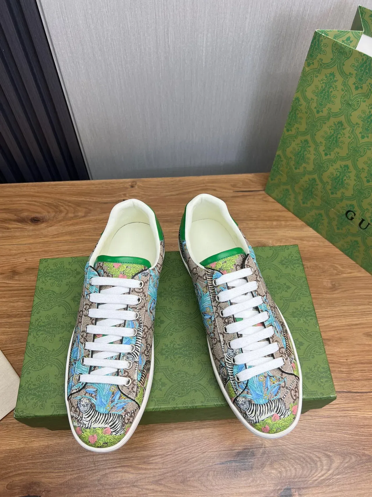 Gucci Zapatillas Lifestyle Verde Multicolor GG-Print Canvas Motivo Tigre y Floral 3