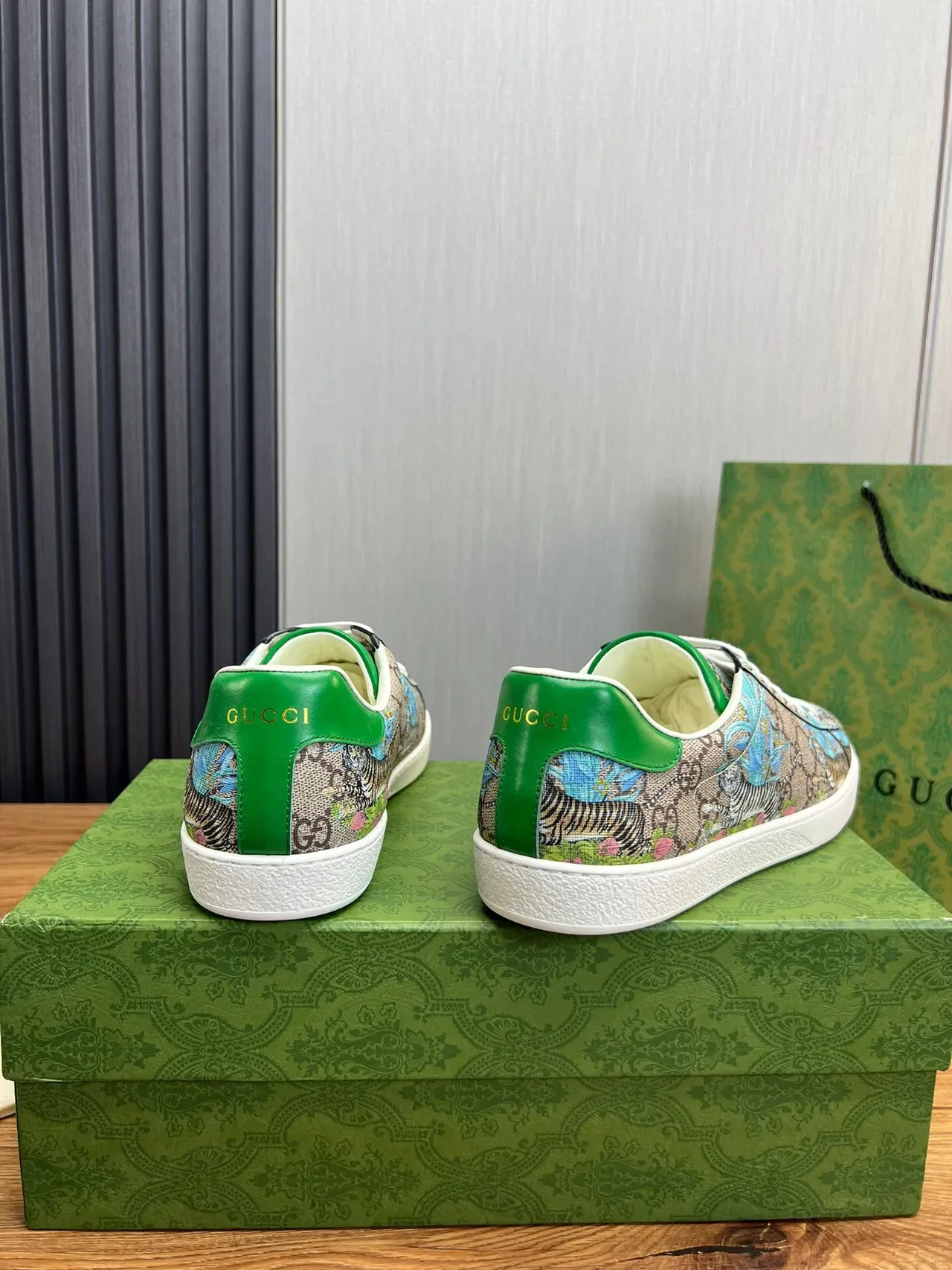 Gucci Zapatillas Lifestyle Verde Multicolor GG-Print Canvas Motivo Tigre y Floral 6