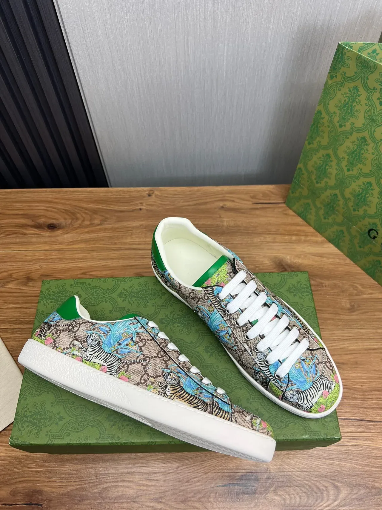 Gucci Zapatillas Lifestyle Verde Multicolor GG-Print Canvas Motivo Tigre y Floral 7