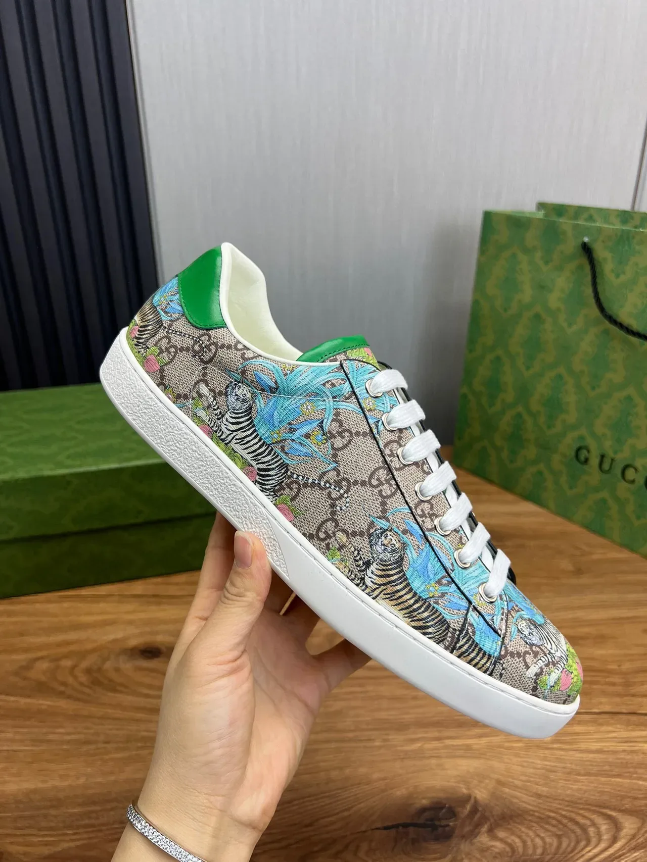 Gucci Zapatillas Lifestyle Verde Multicolor GG-Print Canvas Motivo Tigre y Floral 8