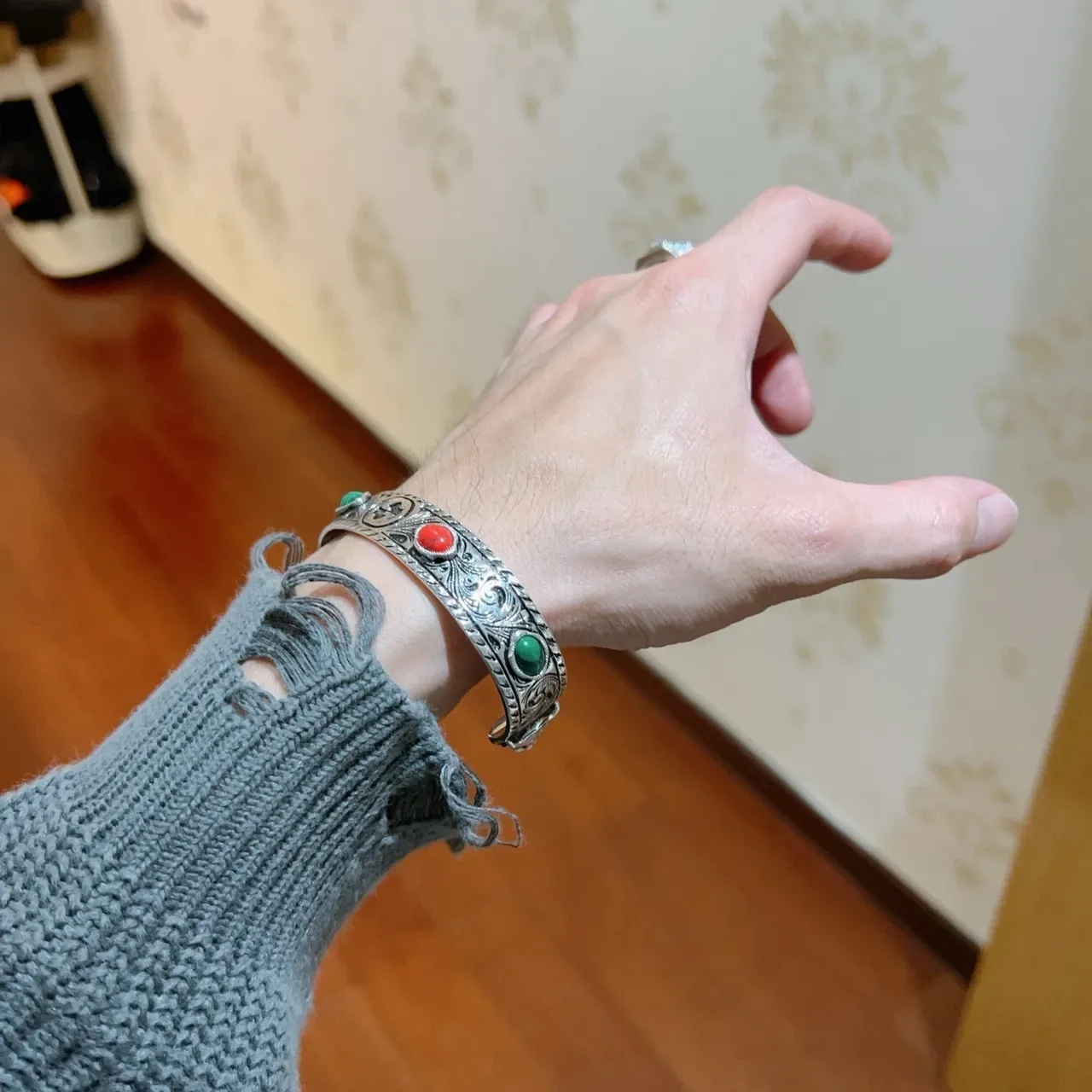 Gucci Ornate Engraved Silver-Tone Malachite and Coral Cuff Bracelet 2