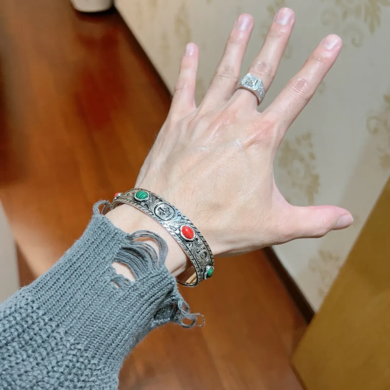 Gucci Ornate Engraved Silver-Tone Malachite and Coral Cuff Bracelet 5