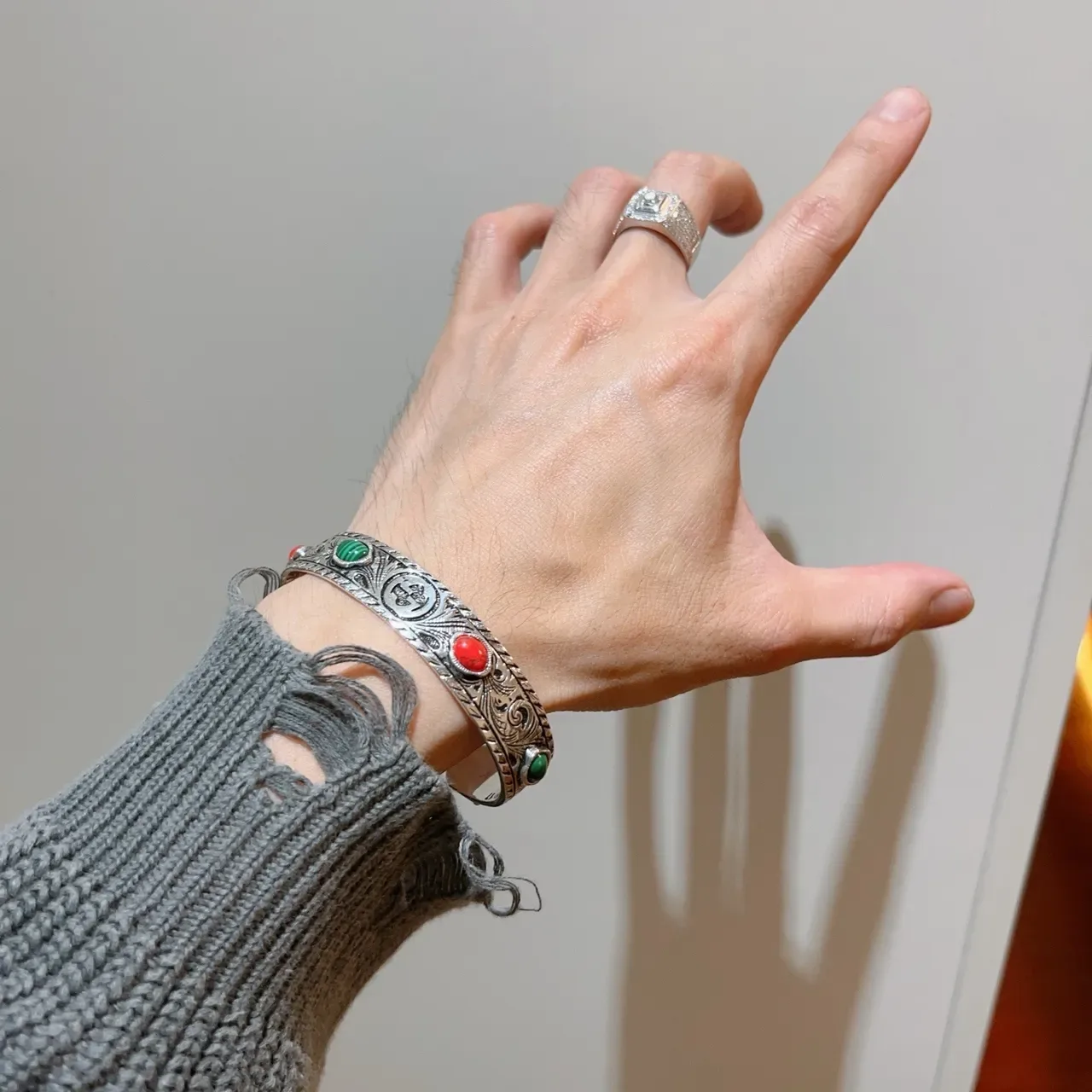 Gucci Ornate Engraved Silver-Tone Malachite and Coral Cuff Bracelet 8