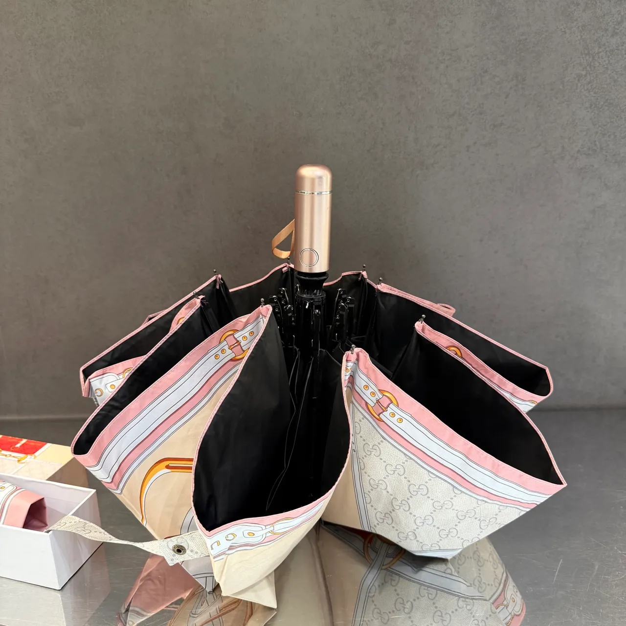 Gucci Sac à main rose rouge imprimé motif harnais équestre GG Monogramme fond 6
