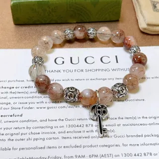 Gucci كوارتز راتيليت و سوار مطاط مع قلادة مفتاح بلون فضي