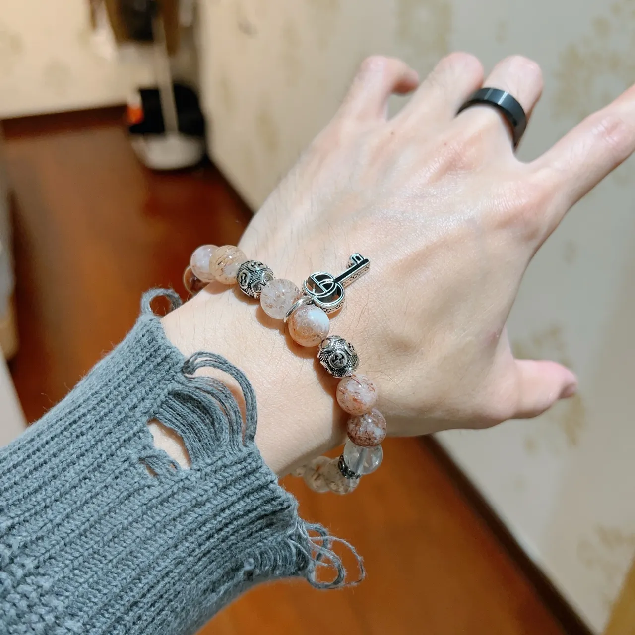 Gucci Rutilated Quartz and Silver-Tone Key Charm Stretch Bracelet 5