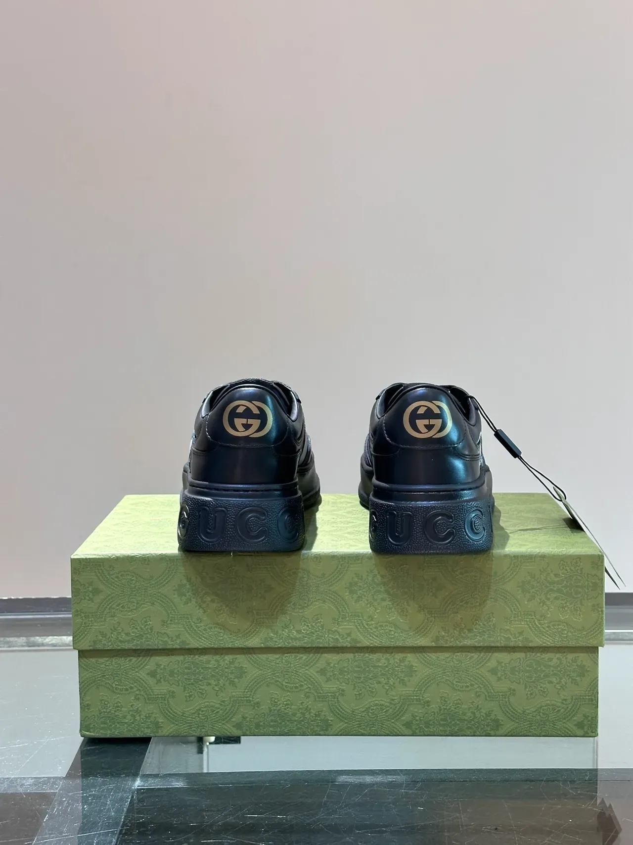 Gucci Screener Tênis Lifestyle de Couro Preto Logo-Band 3