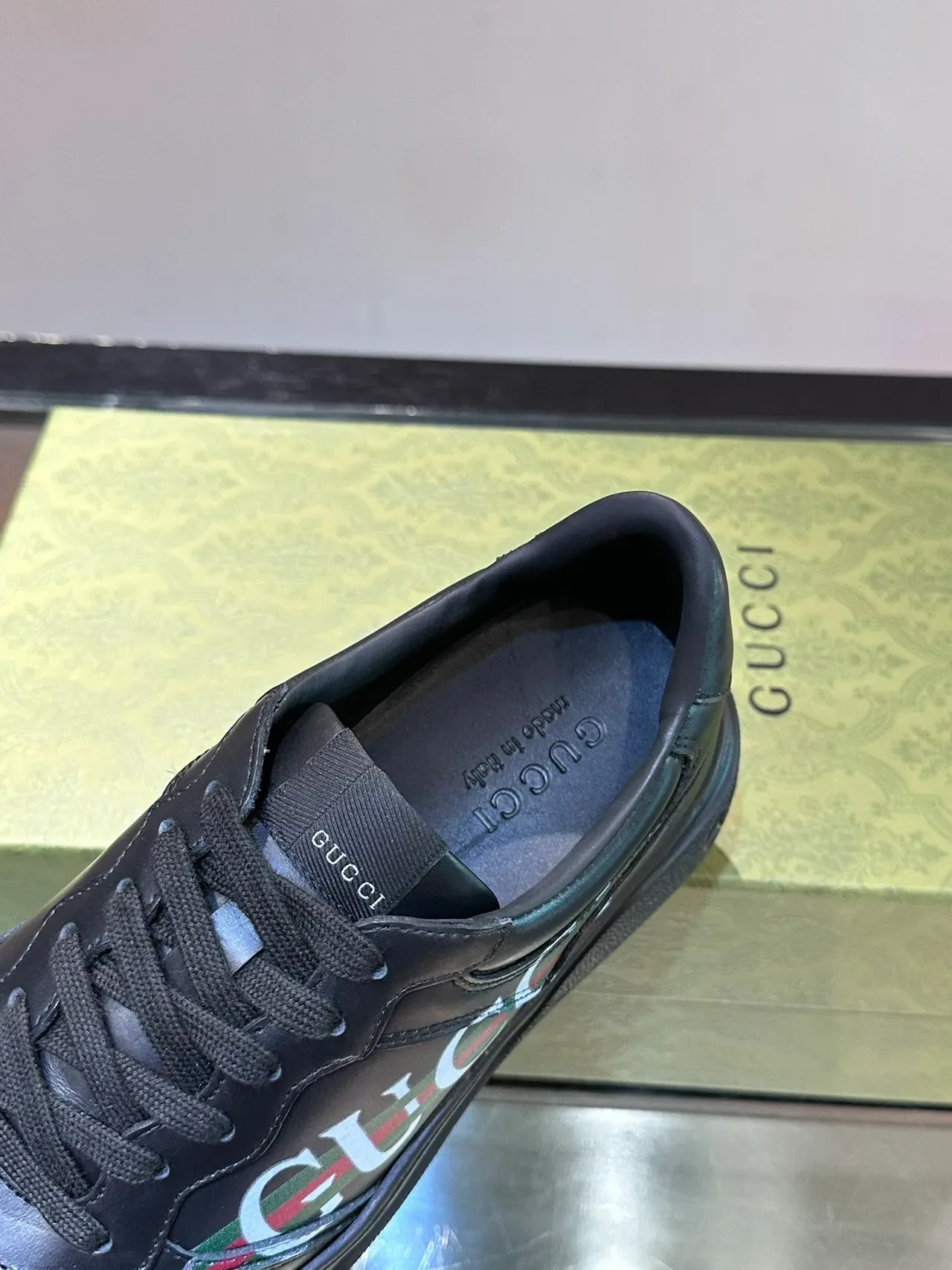 Gucci Screener Tênis Lifestyle de Couro Preto Logo-Band 4