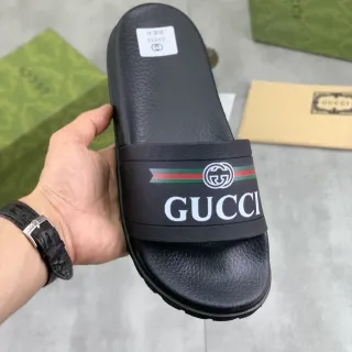 Gucci Screener Black Web Stripe चप्पल