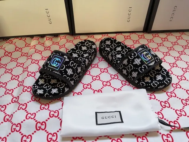 Gucci Screener GG Bee Print Iridescent Logo Slippers 3