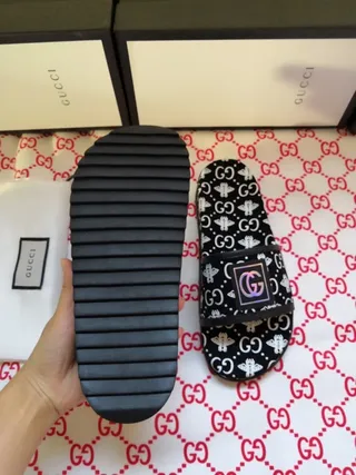 Gucci Screener GG Bee Print Iridescent Logo Slippers 4