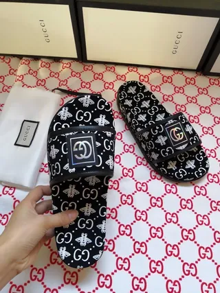 Gucci Screener GG Bee Print Iridescent Logo Slippers 6