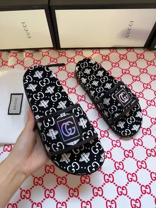 Gucci Screener GG Bee Print Iridescent Logo Slippers 7
