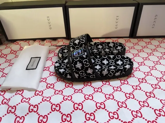 Gucci Screener GG Bee Print Iridescent Logo Slippers 8