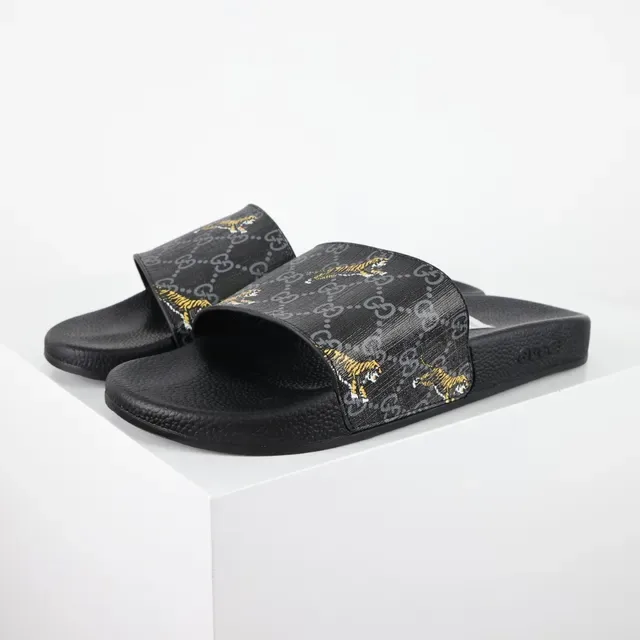 Gucci Screener GG Monogram Tiger Print Pantufas 2