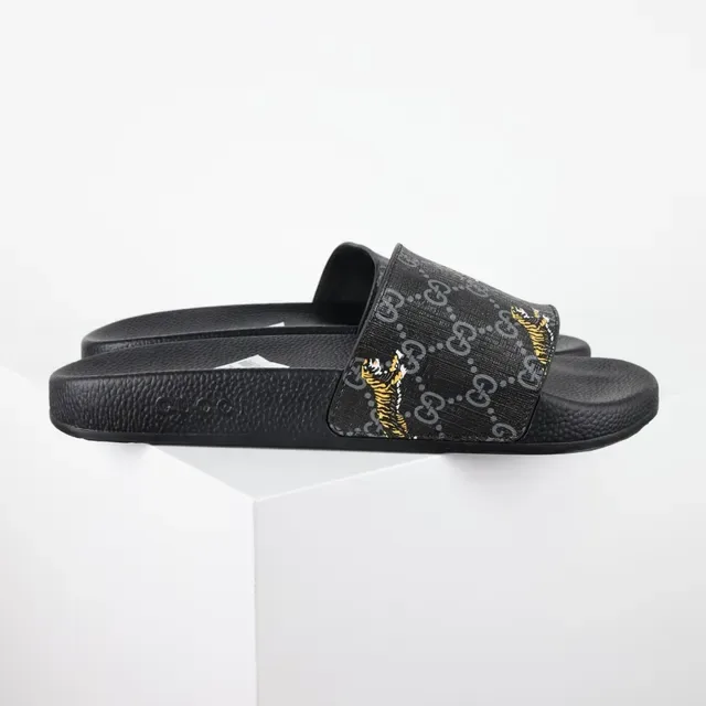 Gucci Screener GG Monogram Tiger Print Pantufas 3