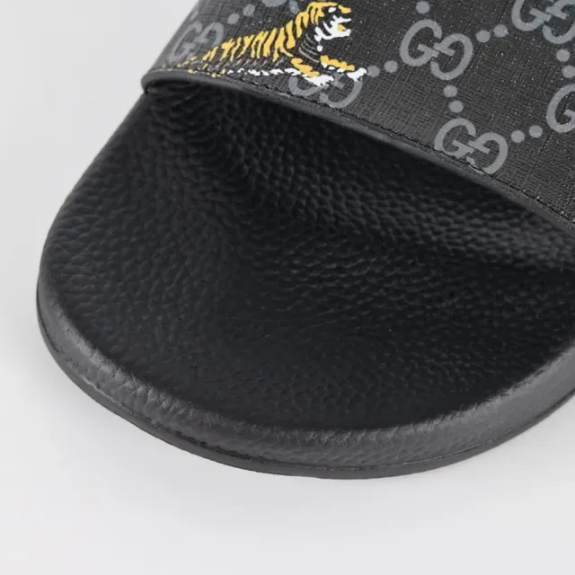 Gucci Screener GG Monogram Tiger Print Pantufas 5