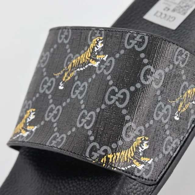 Gucci Screener GG Monogram Tiger Print Pantufas 6