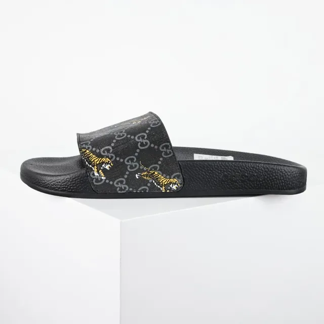 Gucci Screener GG Monogram Tiger Print Pantufas 9