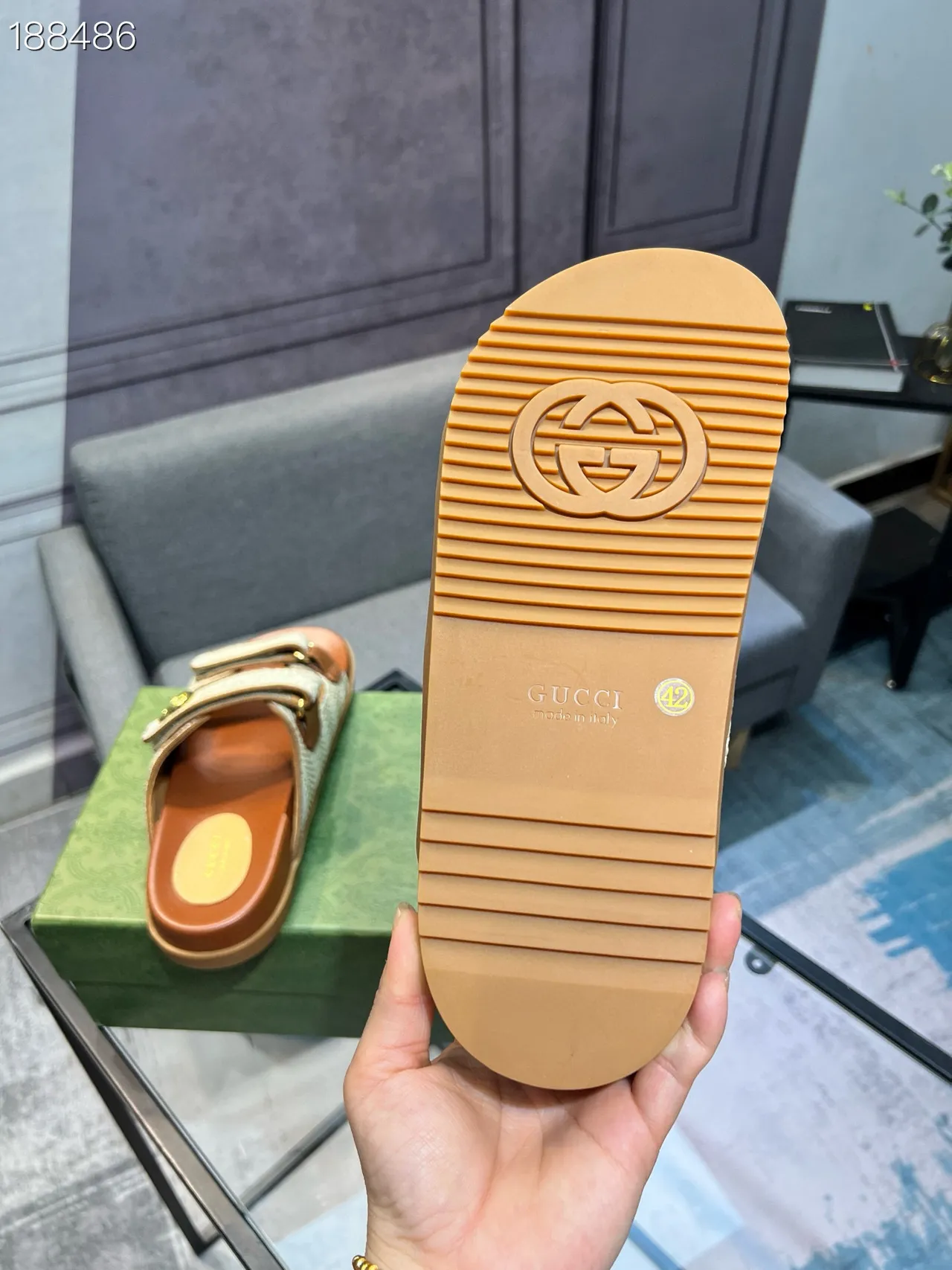 Gucci Screener Sandales Casual en Raffia Tissé et Cuir Tan 3