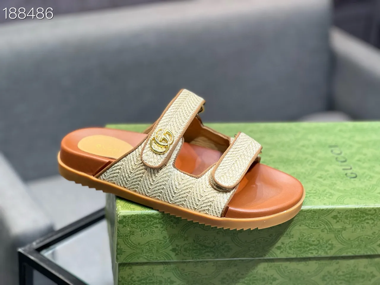 Gucci Screener Sandales Casual en Raffia Tissé et Cuir Tan 5