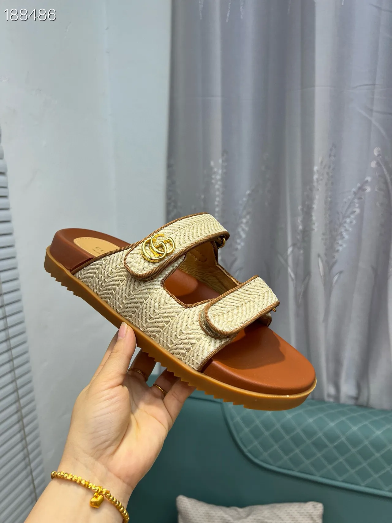 Gucci Screener Sandales Casual en Raffia Tissé et Cuir Tan 7