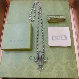 Gucci قلادة زاحفة منحوتة