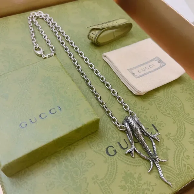 Gucci قلادة زاحفة منحوتة 4