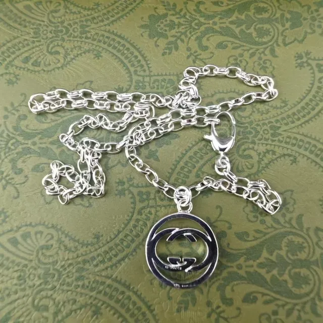 Gucci Silver Beige Link Chain Circular Double-G Pendant Necklace 2