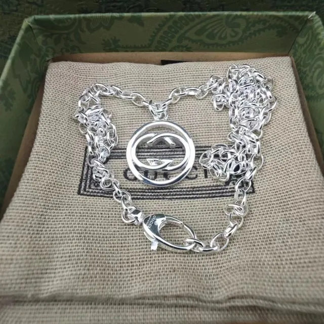 Gucci Silver Beige Link Chain Circular Double-G Pendant Necklace 3