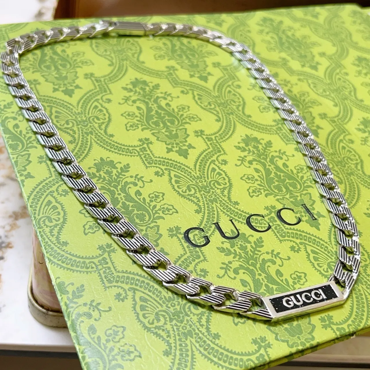 Gucci Silver Black Ribbed Curb-Link Chain Rectangular Enamel Plaque Pendant Necklace 6