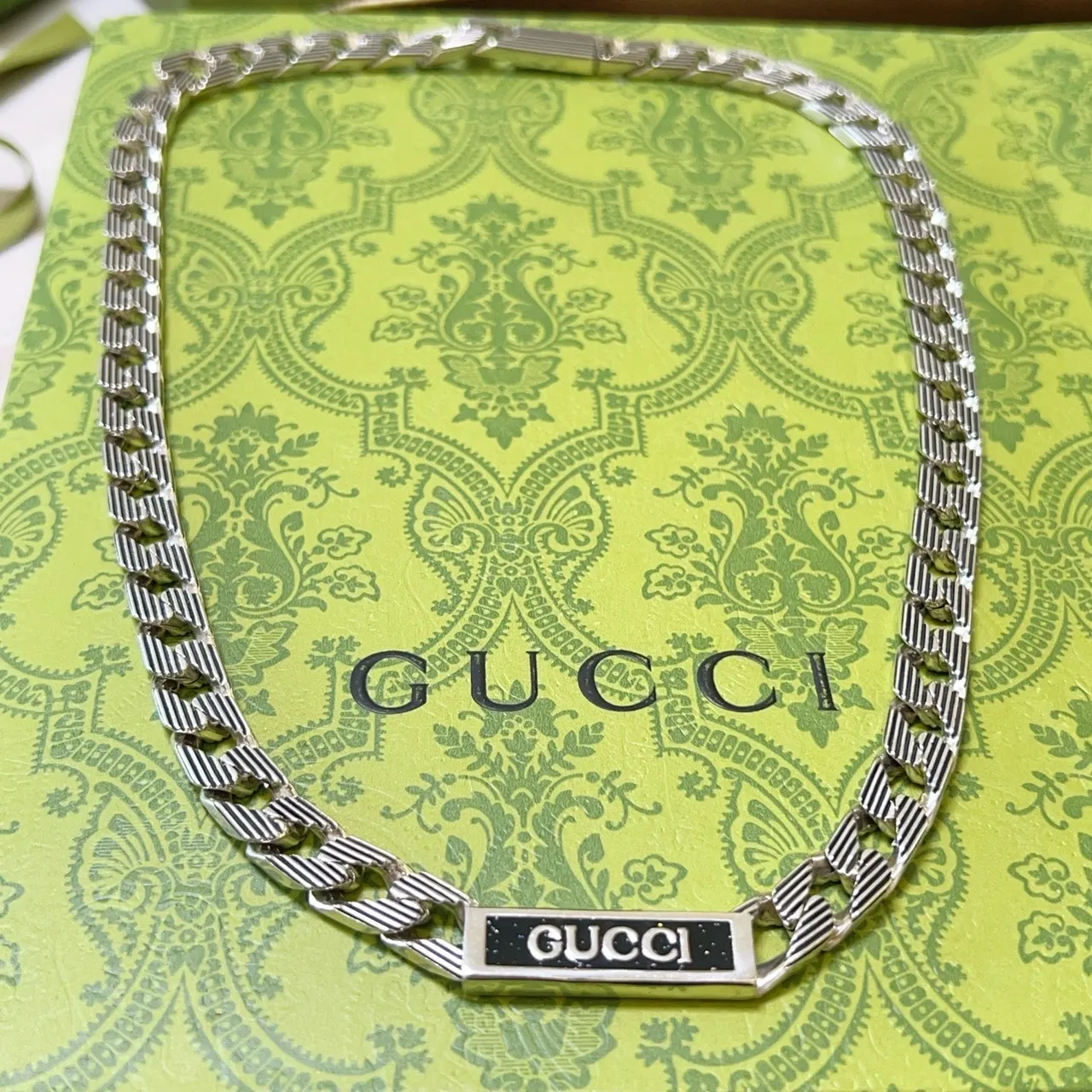 Gucci Silver Black Ribbed Curb-Link Chain Rectangular Enamel Plaque Pendant Necklace 9