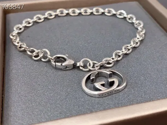 Gucci Silver Chain-Link Interlocking G Pendant Bracelet 4