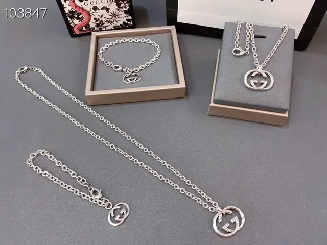 Gucci Silver Chain-Link Interlocking G Pendant Bracelet 5