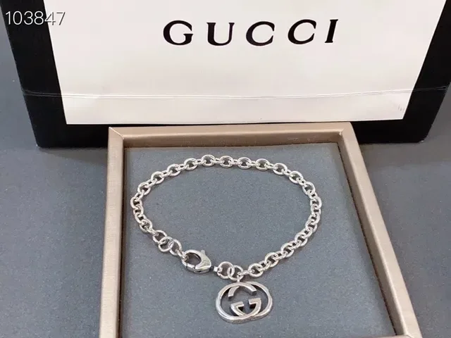 Gucci Silver Chain-Link Interlocking G Pendant Bracelet 6