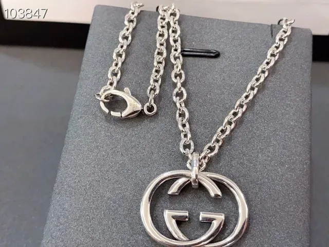 Gucci Silver Chain-Link Interlocking G Pendant Bracelet 9