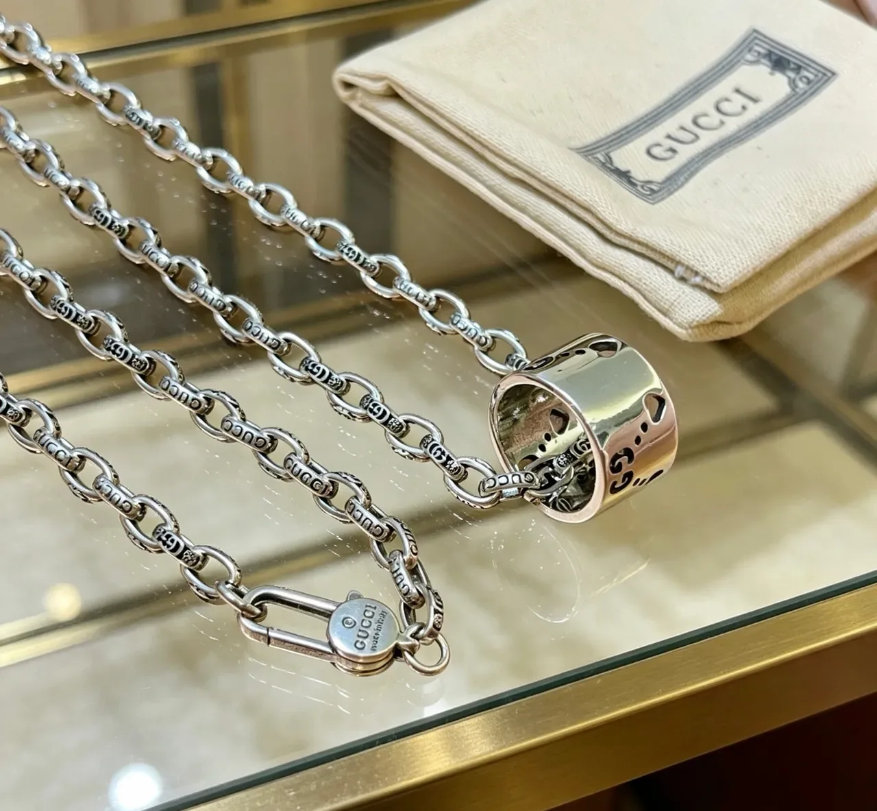 Gucci सिल्वर उत्कीर्ण लिंक चेन नेकलेस 2