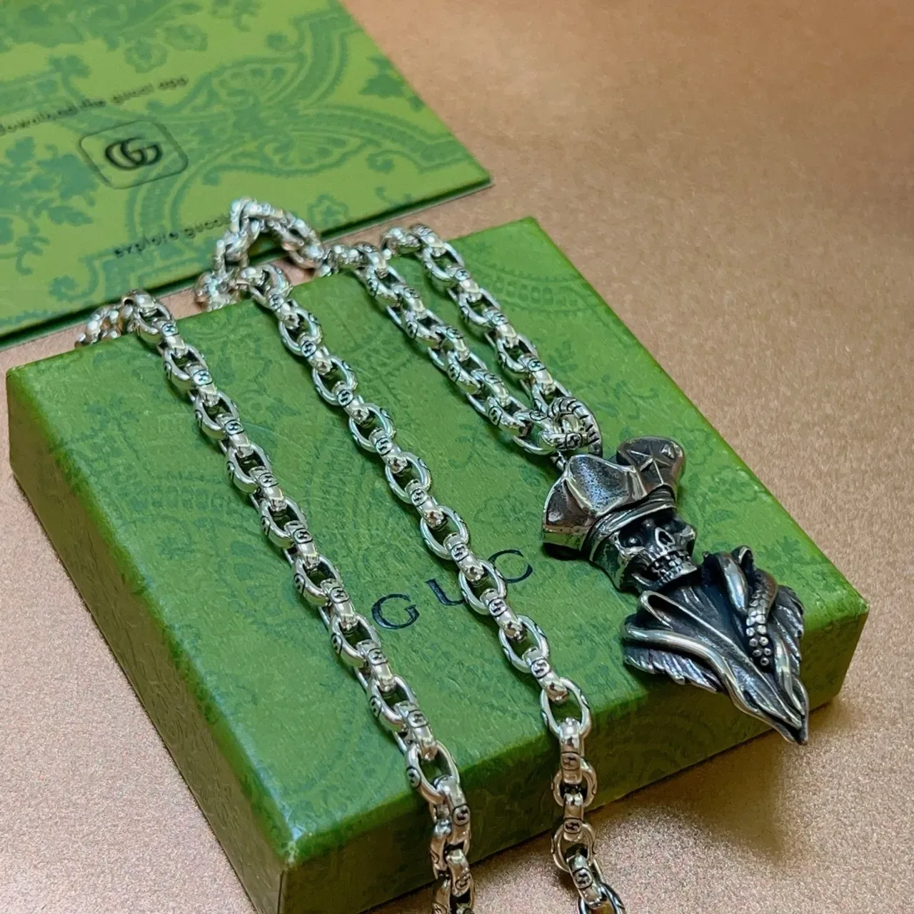 Gucci Silver Green Chain Skull Pendant Necklace 3