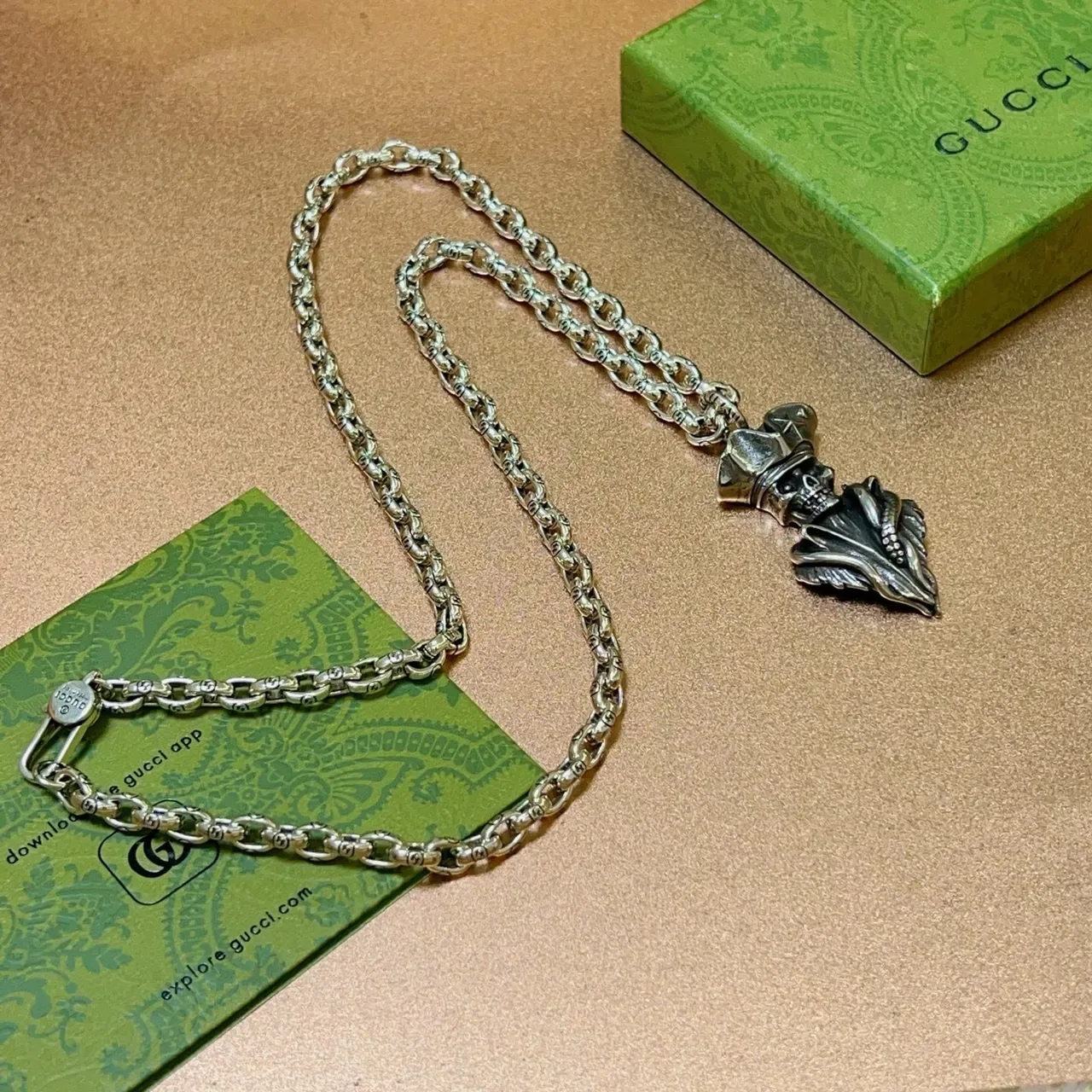 Gucci Silver Green Chain Skull Pendant Necklace 4