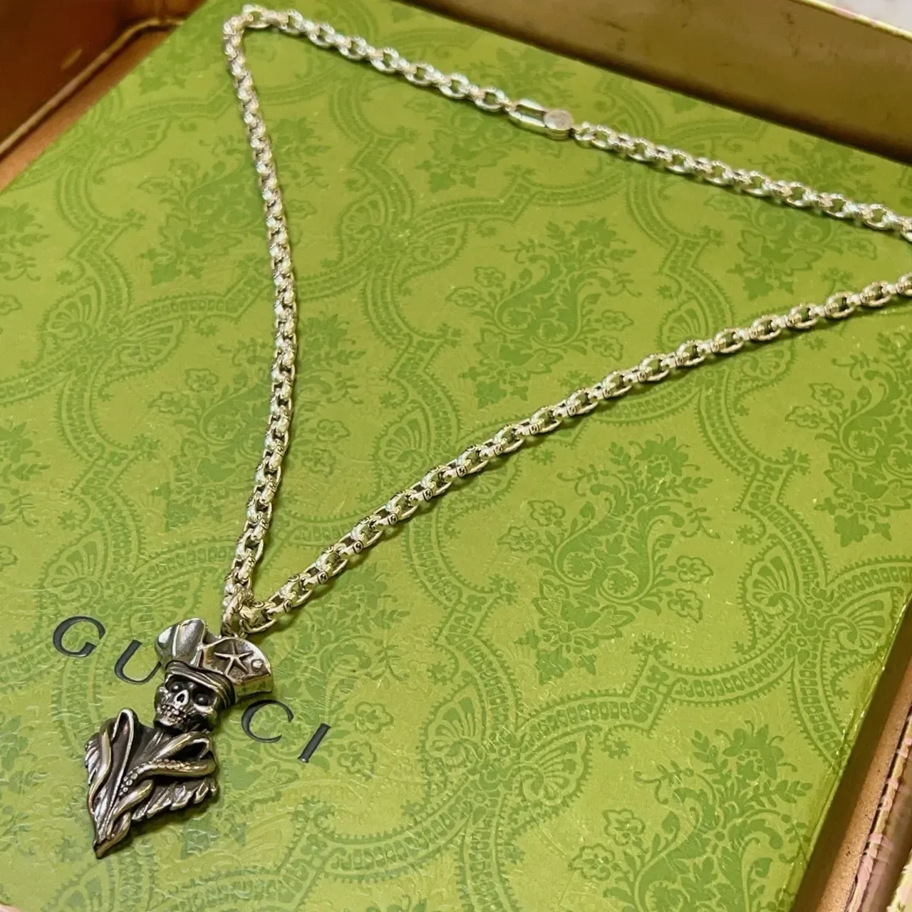 Gucci Silver Green Chain Skull Pendant Necklace 6