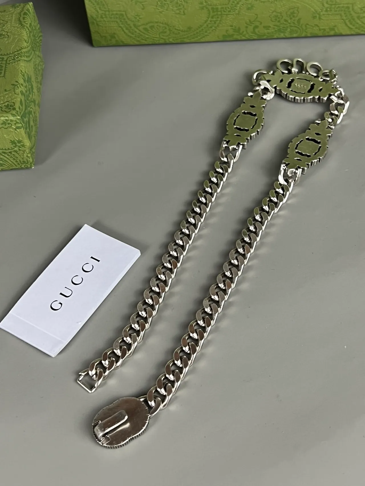 Gucci Silver Green Curb Chain Emerald-Set Floral Motifs Necklace 5